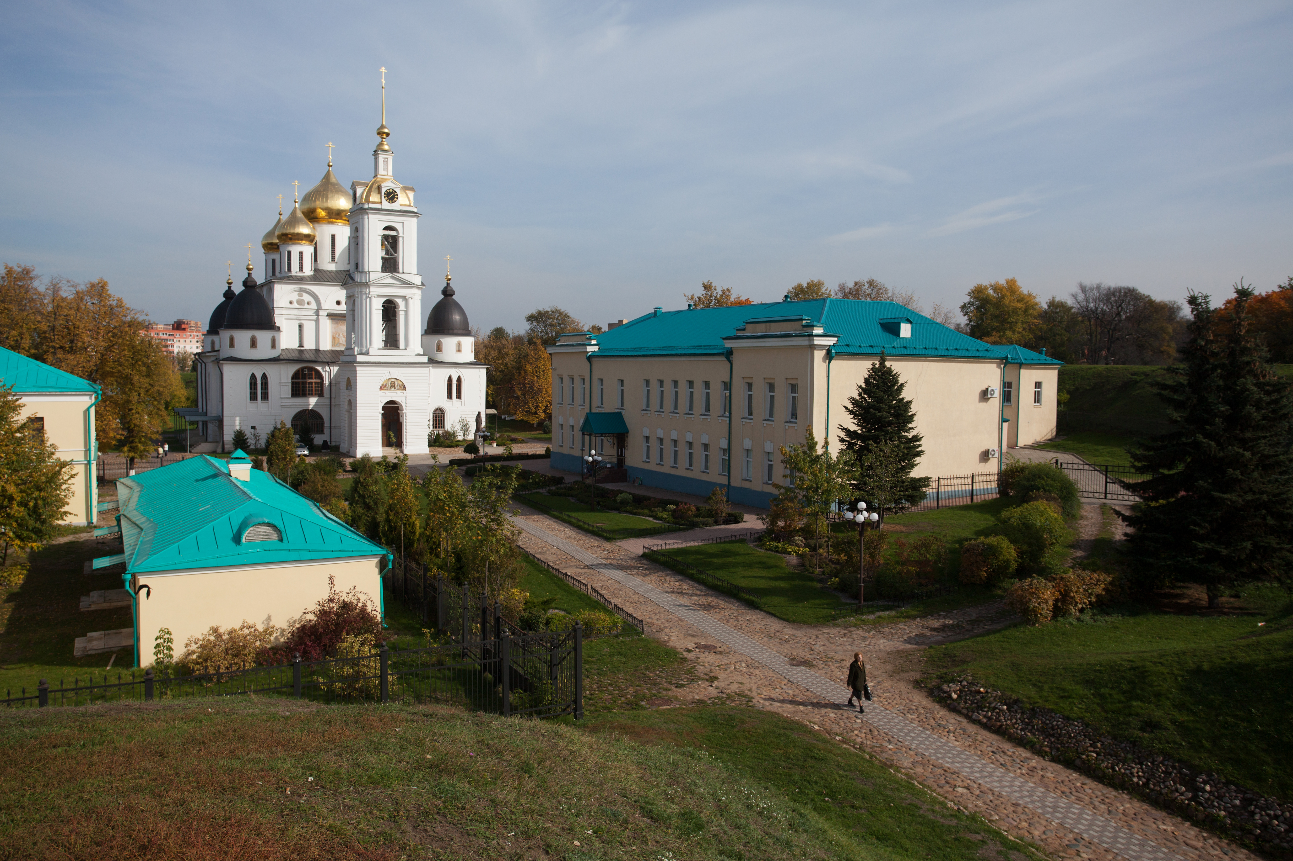 Дмитровский кремль представляет собой частично сохранившуюся древнерусскую крепость XII века