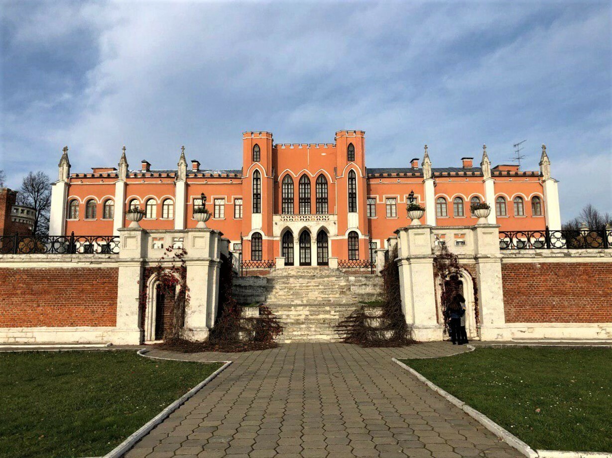 Ансамбль подмосковной усадьбы марфино. Усадьба марфино, село марфино. Усадьба марфино фото с людьми. Собственники марфино. Дворянская усадьба марфино.