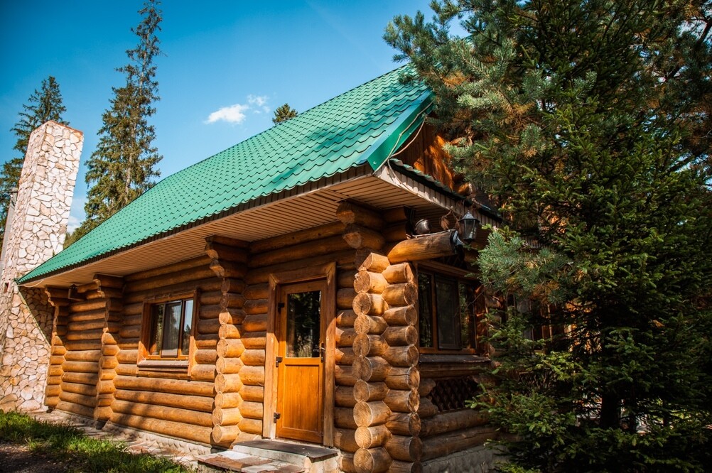 «Заимка» – деревянный дом с баней