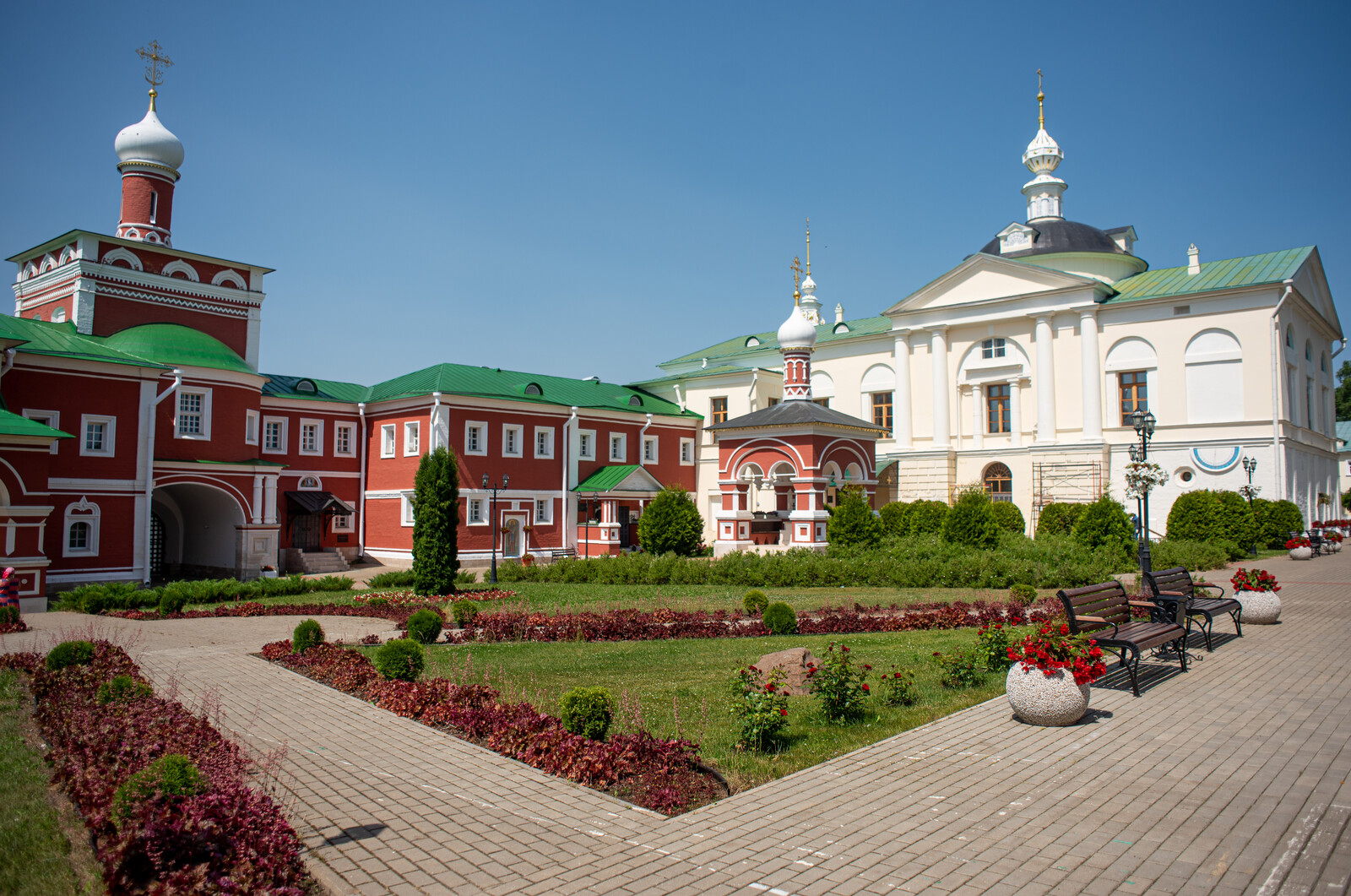 Московская область дмитровский городской. Николо-Пешношский мужской монастырь. Монастыри Москвы действующие.