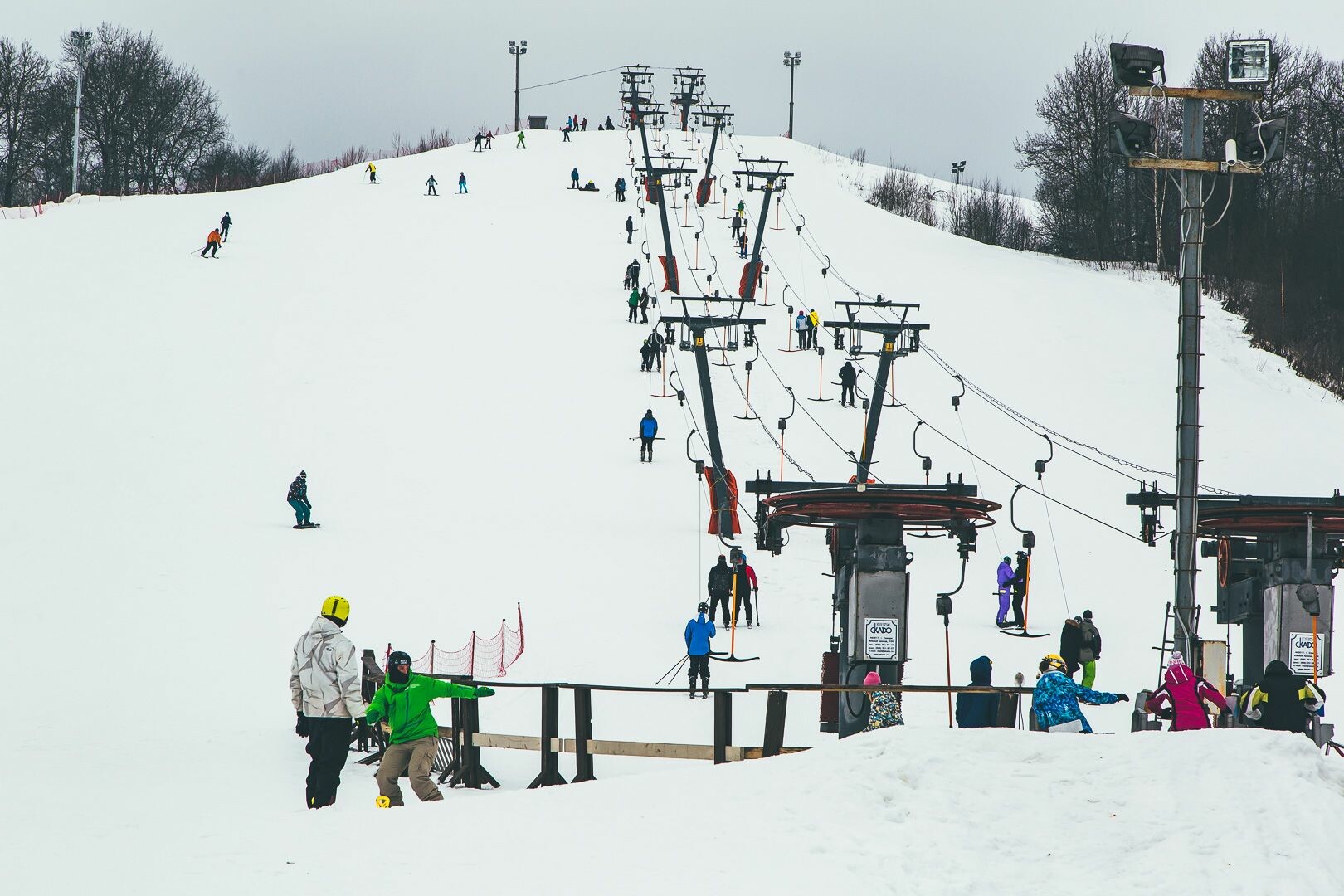 Катание на лыжах и сноубордах в парке «Яхрома»