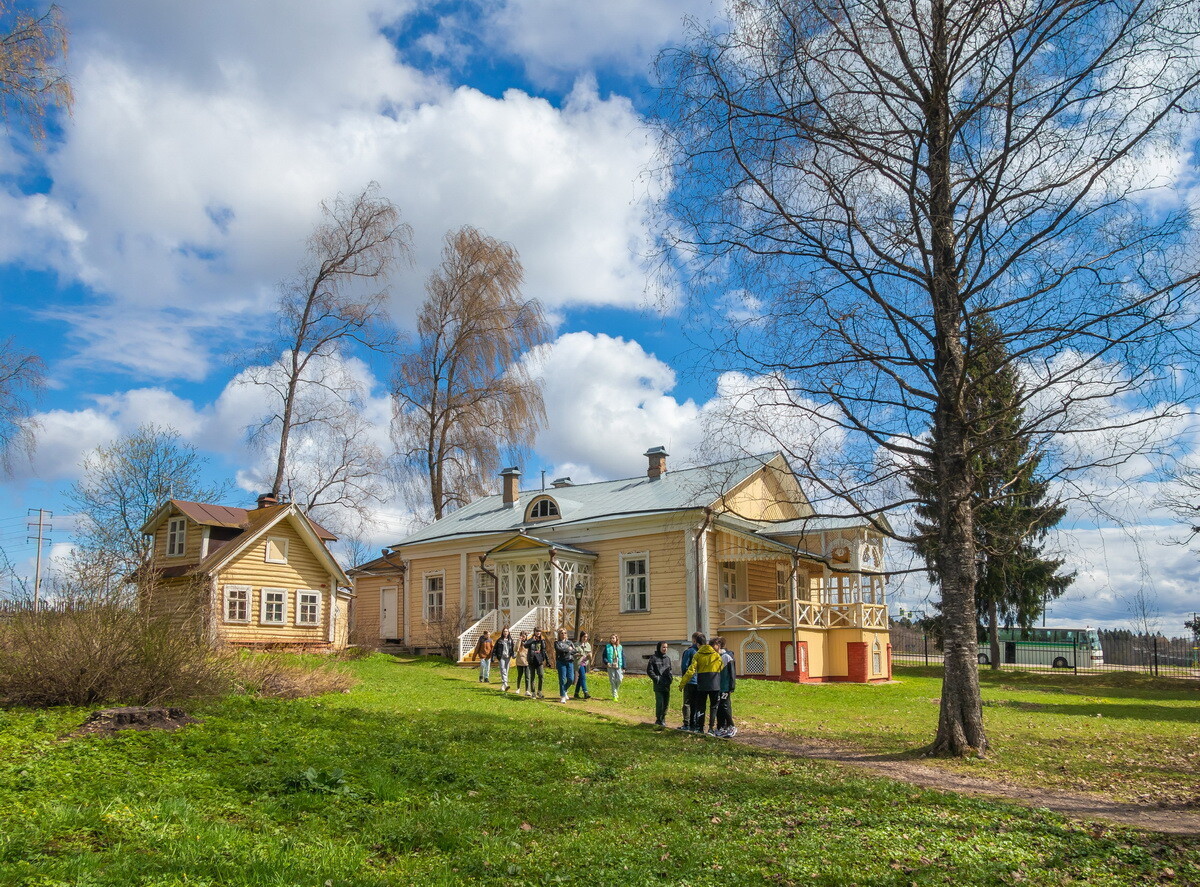 Мураново погода. Музей Мураново. Музей-заповедник усадьба Мураново имени ф.и. Тютчева. Мураново (деревня). Валуево дом с флигелями.