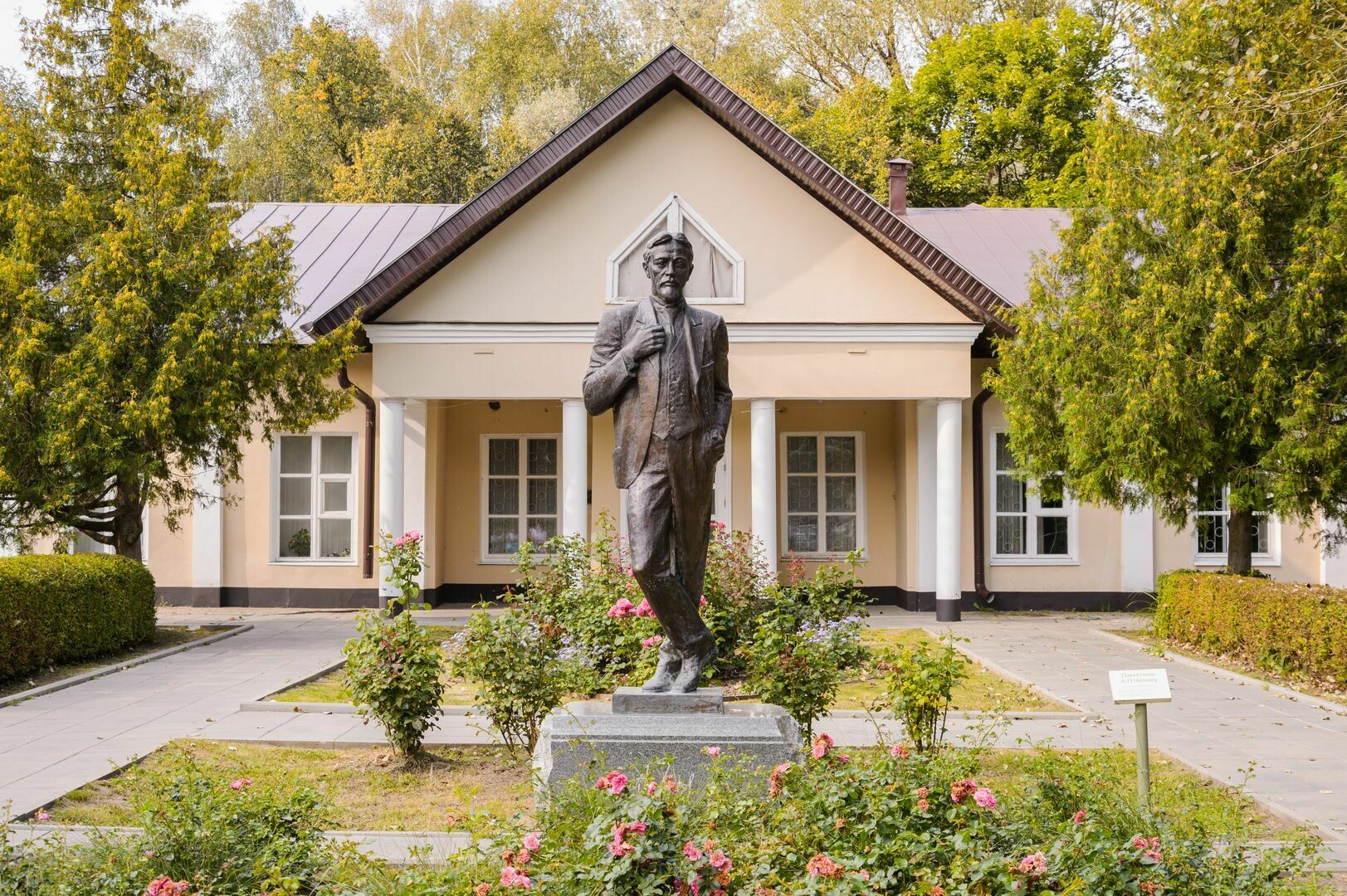 Усадьба «Мелихово»: литература, природа, театр и… фестиваль такс