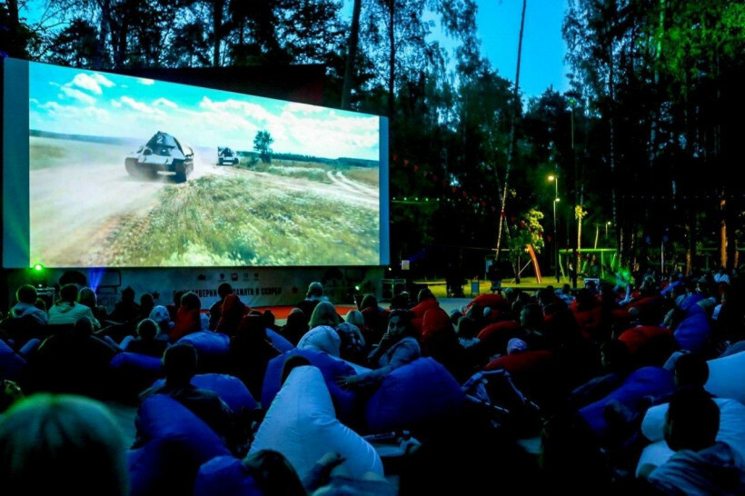 Летние кинотеатры начали работать в Подмосковье