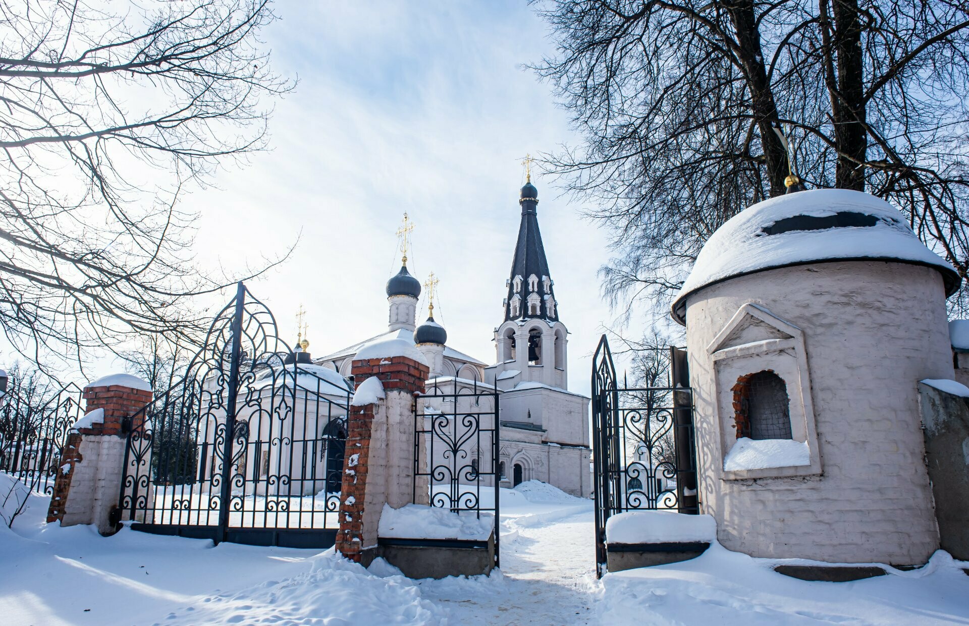 Достопримечательности Долгопрудного: научное наследие, старинные усадьбы и живописная природа