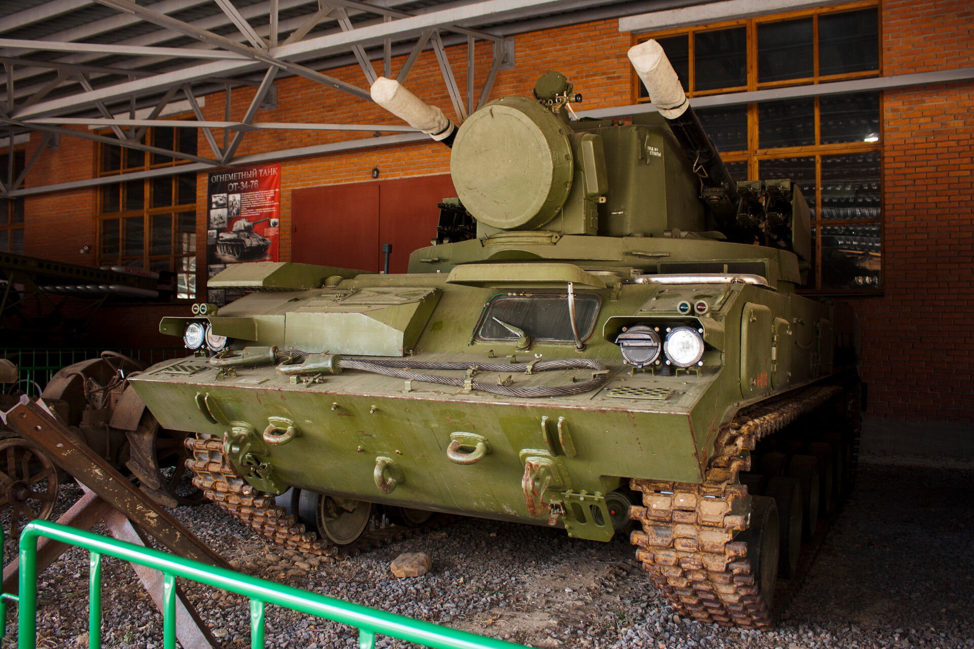 Макет зенитного ракетно-пушечного комплекса «Тунгуска» в военно-техническом музее в селе Ивановское