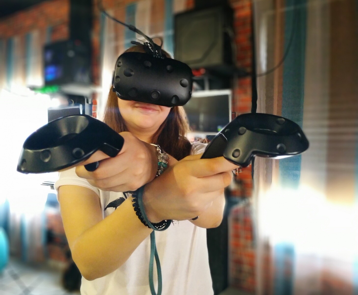 Гость клуба виртуальной реальности в Подмосковье ЭКШН VR-CLUB