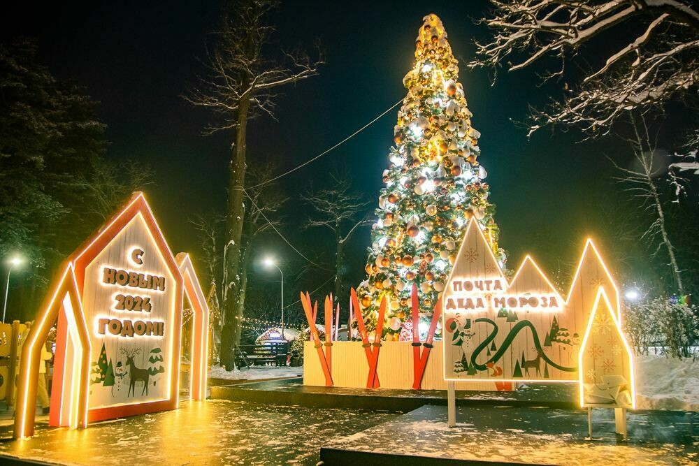 «Дед Мороз рекомендует»: новогодний гид по паркам Подмосковья