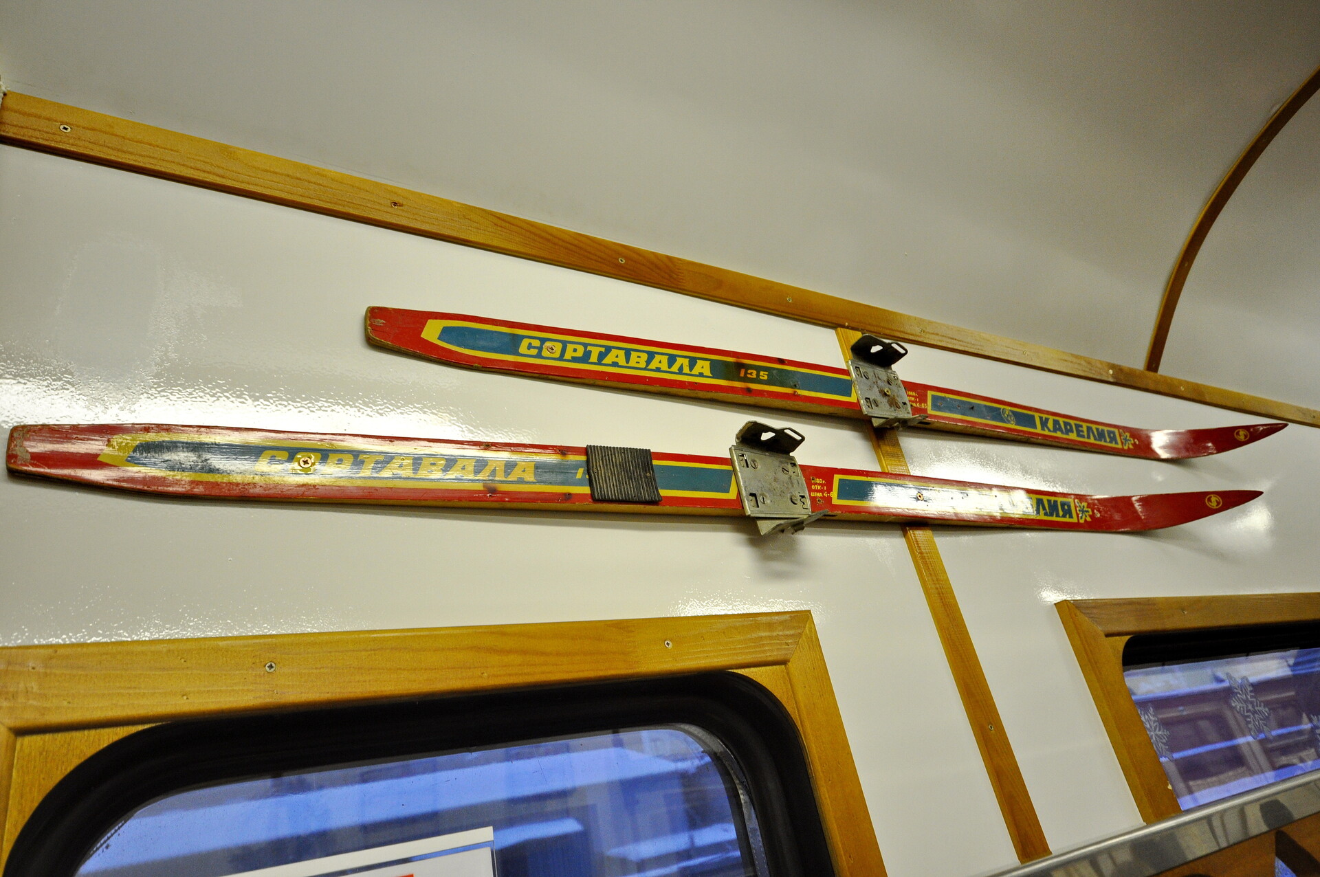 Лыжи «Карелия» в ретропоезде «Яхрома»