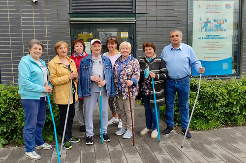 Более ста пенсионеров приняли участие в марафоне северной ходьбы в Мытищах