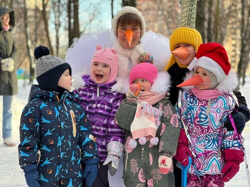 В парке Люберец в праздник снеговика провели для детей веселые эстафеты 