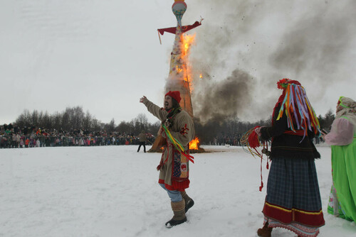 Самое высокое чучело в стране сожгут на Масленицу в музее-заповеднике «Горки Ленинские»