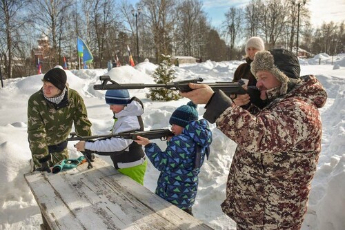 Более 60 праздничных программ проведут в парках Подмосковья 23 февраля