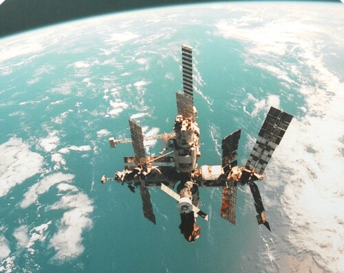 «Орбитальная станция «Мир» (1986). Фото: http://cosmos.vdnh.ru