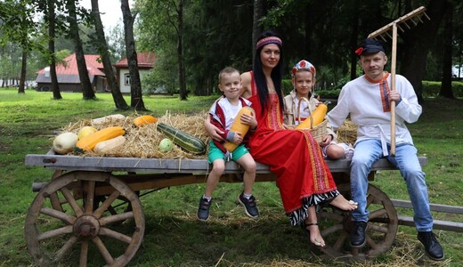 Народный праздник «Три Спаса в Мелихове»