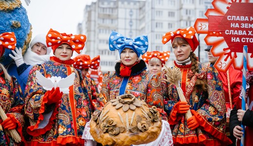 Зимний новогодний уличный карнавал в Клину