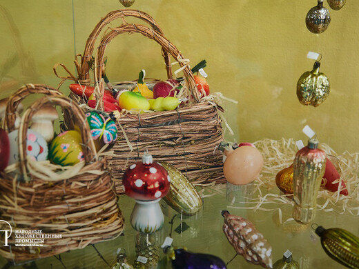 «Прогулка. Музей ёлочных игрушек»