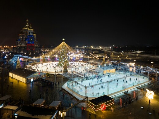 Новогодние праздники в парке «Патриот»: зимний фестиваль, театрализованные представления и каток
