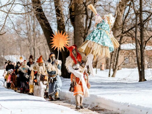 Сжигание чучела, ярмарки и народные забавы: в парках Подмосковья весело отметят Масленицу