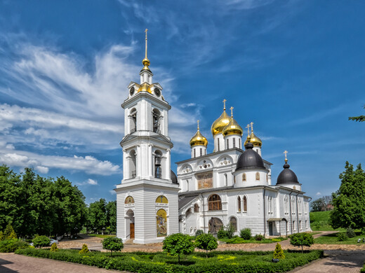 Валы кремля, монастырская трапезная и музей анархизма