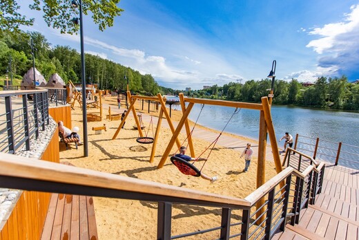 Пляж на набережной р. Синички