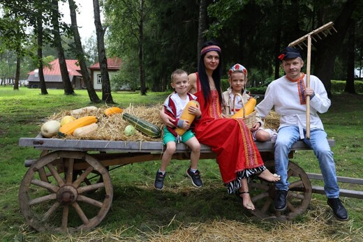 Народный праздник «Три Спаса в Мелихове»