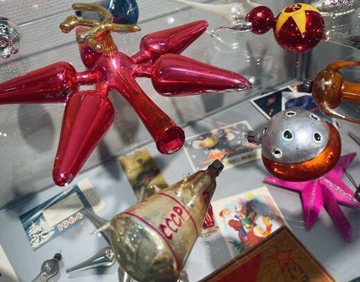 В Мытищах открылась праздничная выставка «Старый добрый Новый год»