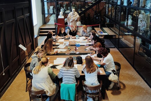 Арт-терапия «Зов творчества»