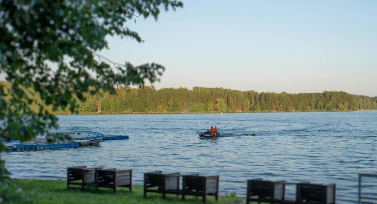 Отдых в Подмосковье у воды: лучшие отели, глэмпинги и базы отдыха