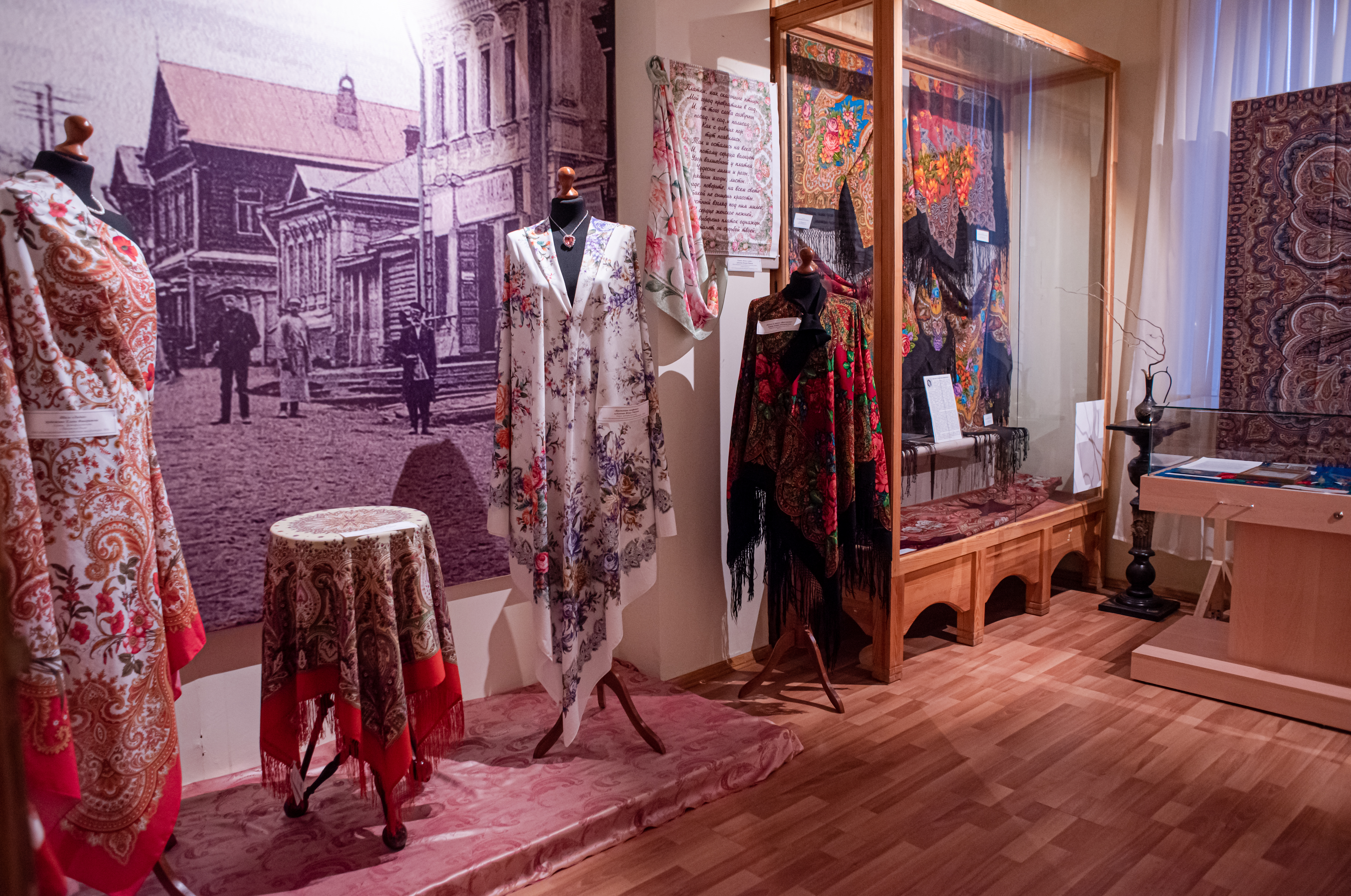 В экспозиции музея представлены уникальные платки и шали