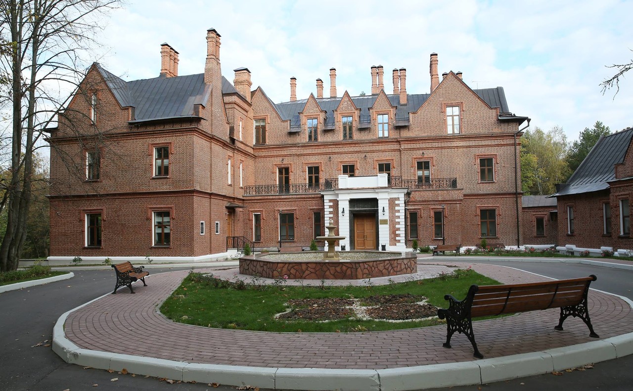 Усадьба Васильевское Щербатовых — это настоящий замок в псевдоготическом стиле