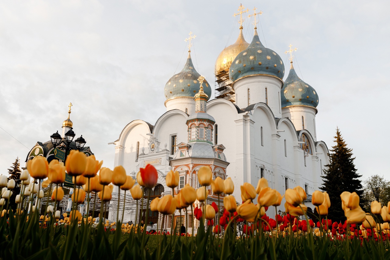 Троице-Сергиева лавра — это и музей, и в то же время один из крупнейших действующих монастырей России
