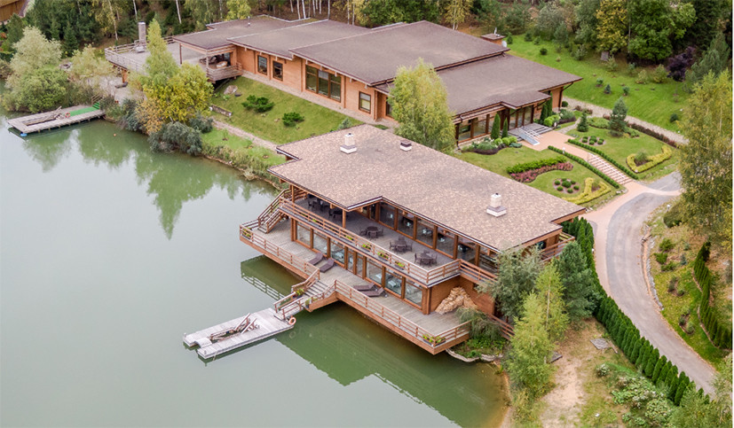 Отель «Лисья нора» предлагает загородный отдых для всей семьи на обширной, охраняемой территории у озера