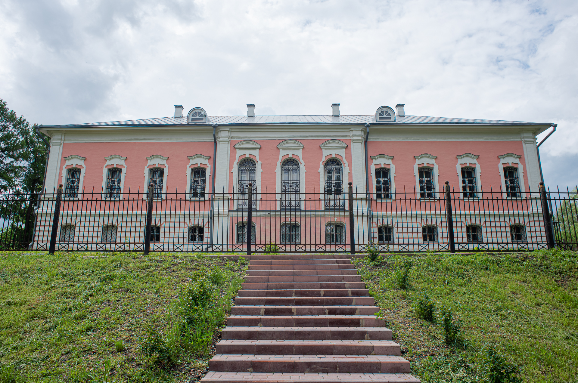 Строительство усадебного дома началось в 1770-х годах по инициативе одного из фаворитов Екатерины II — Александра Васильчикова