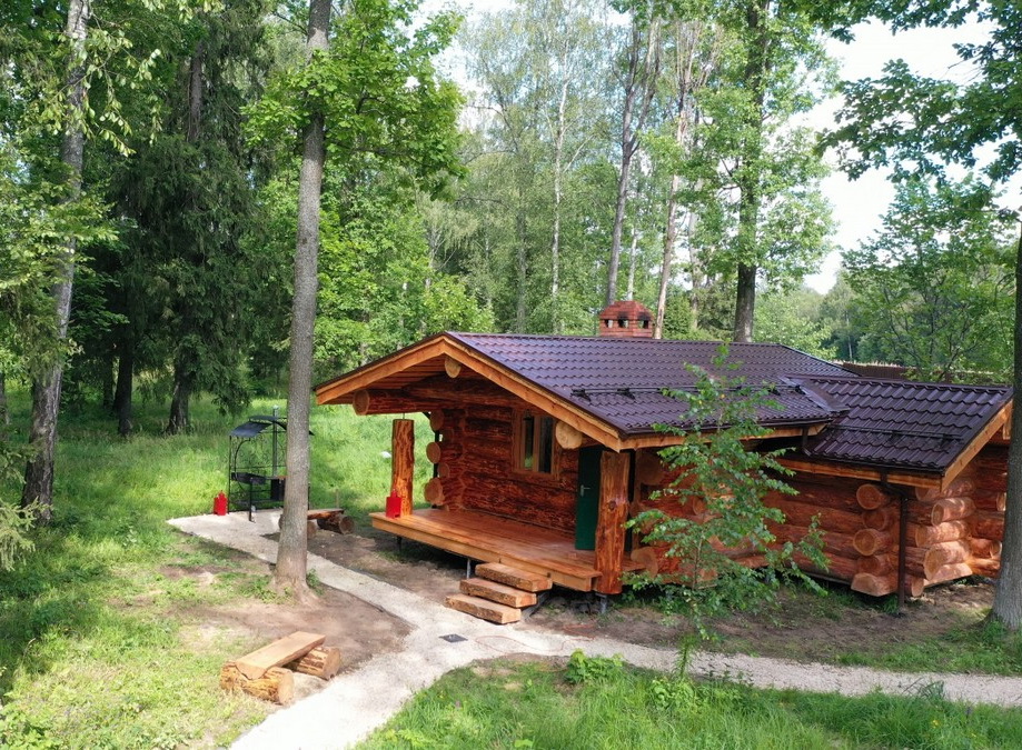 База отдыха «Дубки» располагается в экологически чистом лесном массиве рядом с берегом реки Клязьма