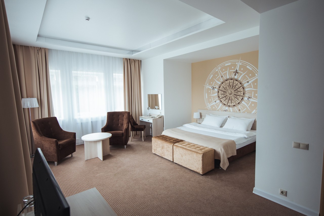 В отеле «Флагман» — 36 комфортных номеров разных категорий: «стандарт», «полулюкс» и «люкс»
