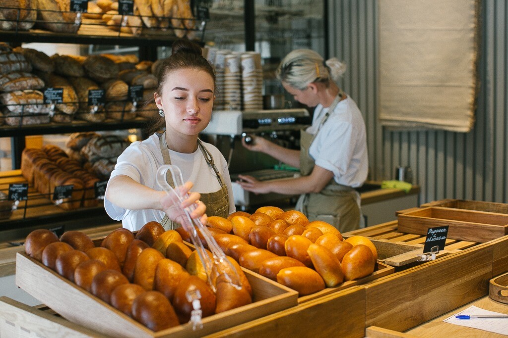 В Kitchen Market есть своя пекарня, а значит здесь всегда можно купить свежий хлеб, булочки, пирожки и многое другое