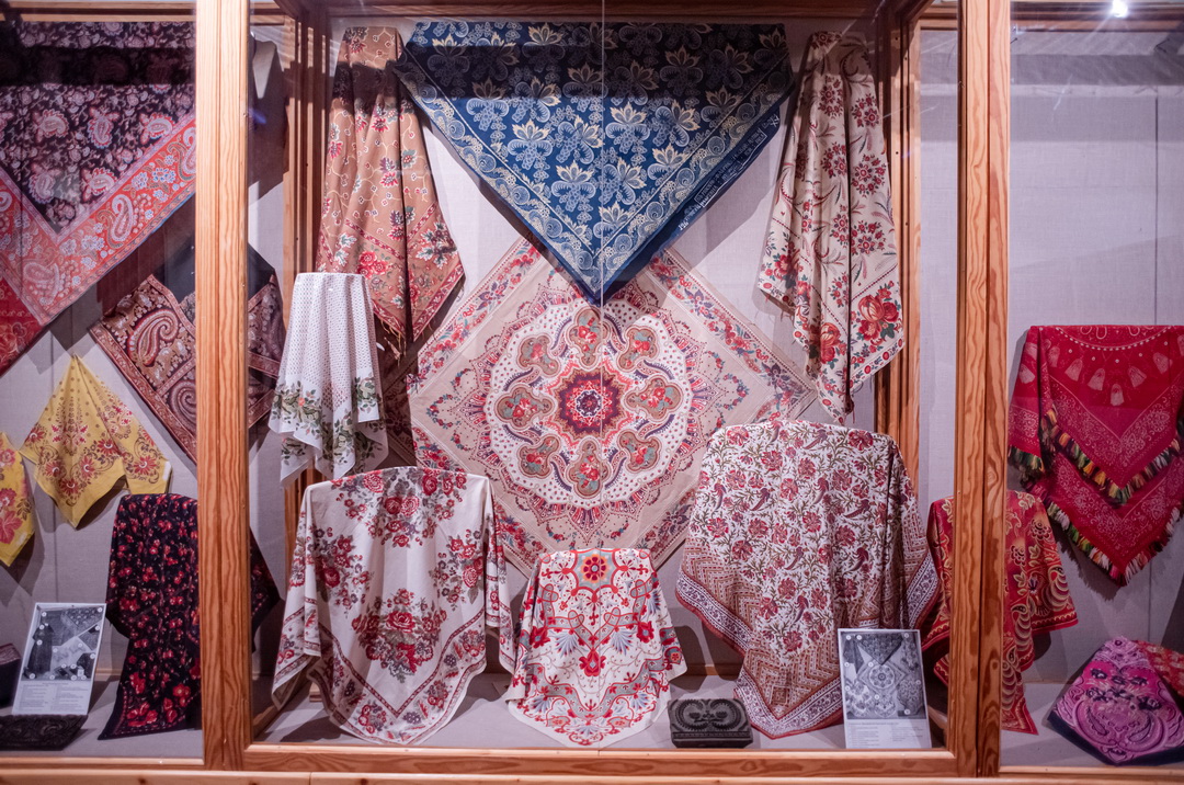 Павловопосадские платки — один из самых узнаваемых символов России
