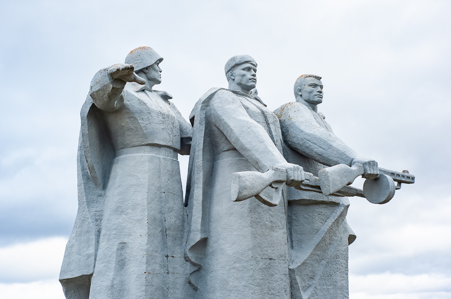Мемориал, посвященный подвигу Героев-панфиловцев, был открыт в 1975 году у разъезда Дубосеково, где шли бои