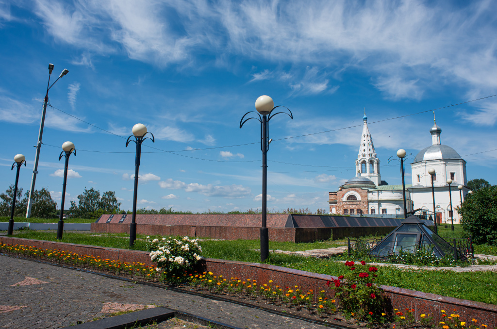Соборная гора в Серпухове (Троицкий храм, фундамент храма Святителя Николая, мемориальный некрополь)