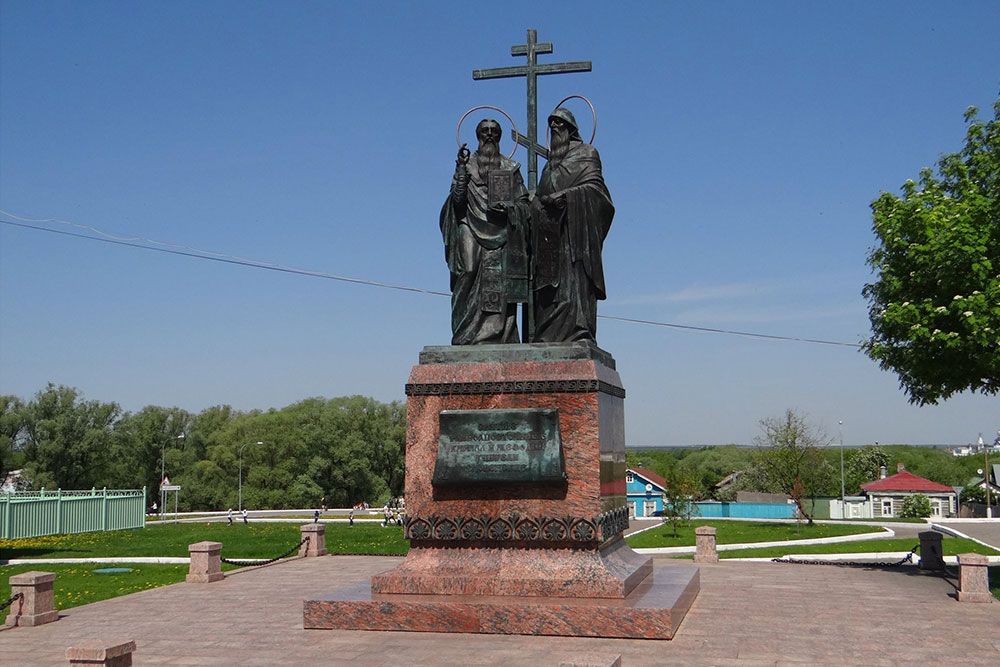 Памятник Кириллу и Мефодию
