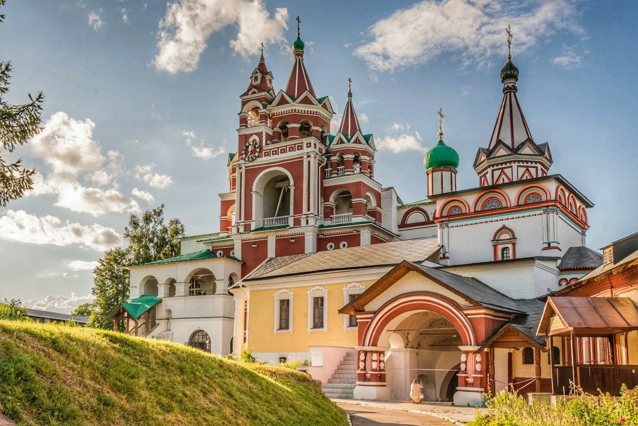 Саввино-Сторожевский монастырь, Троицкая надвратная церковь 