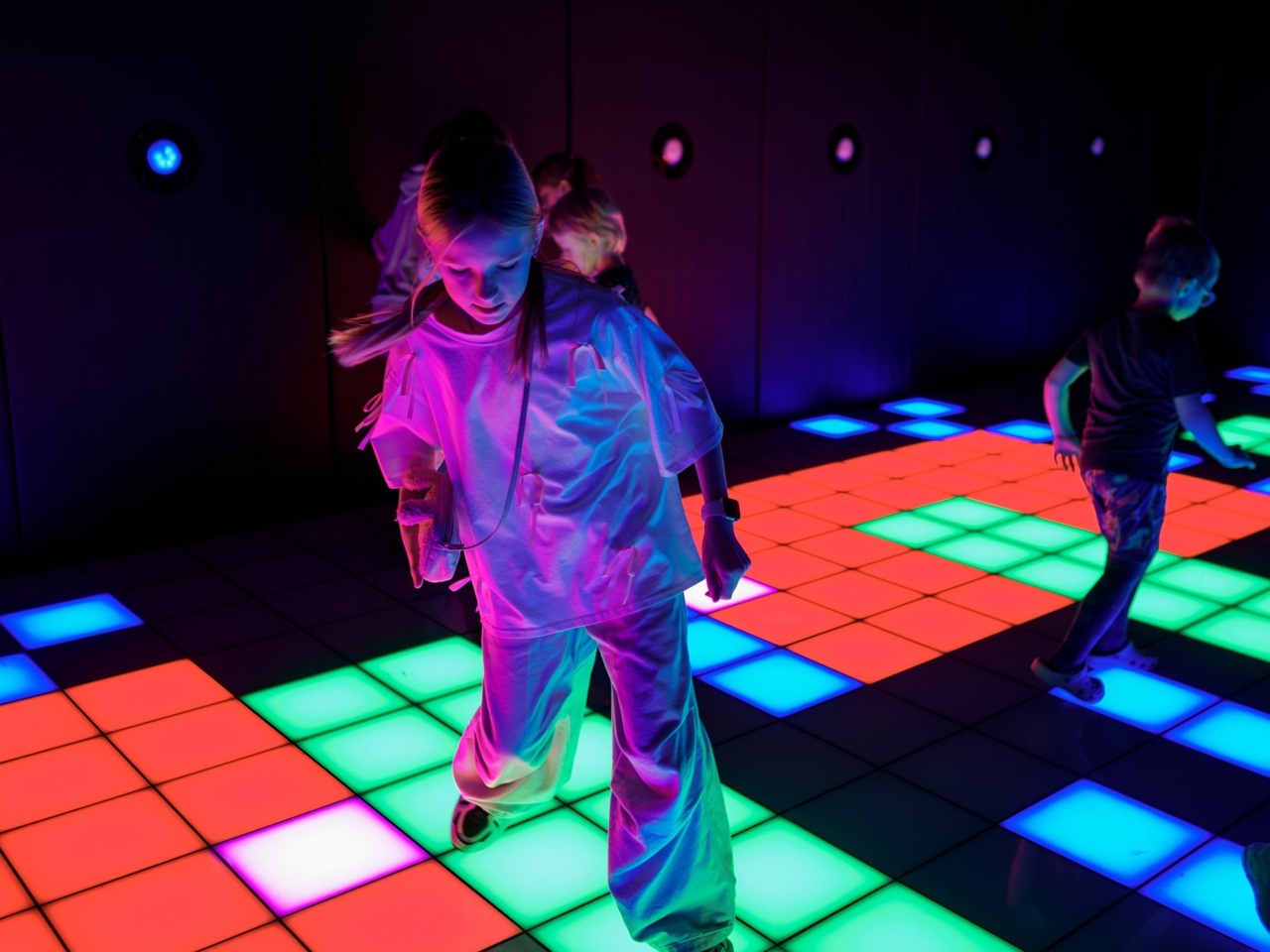 Центр игр на световом полу Pixel Quest