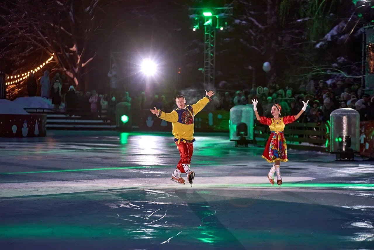 Прошлогодний спектакль на льду «Новогодний самовар» Татьяны Навки и Петра Чернышева