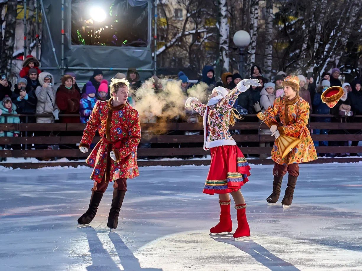 Прошлогодний спектакль на льду «Новогодний самовар» Навки и Чернышева