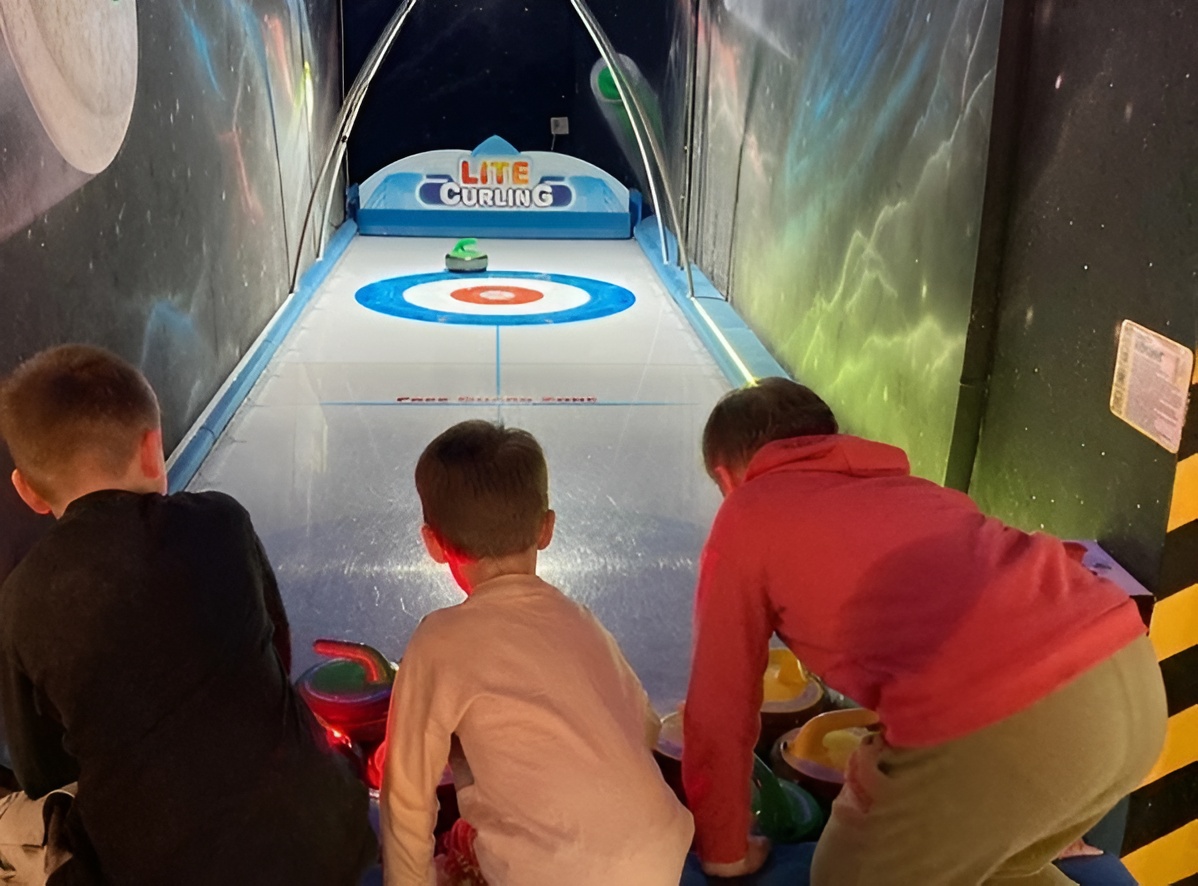 Керлинг в парке активного отдыха «Экшнтаг»
