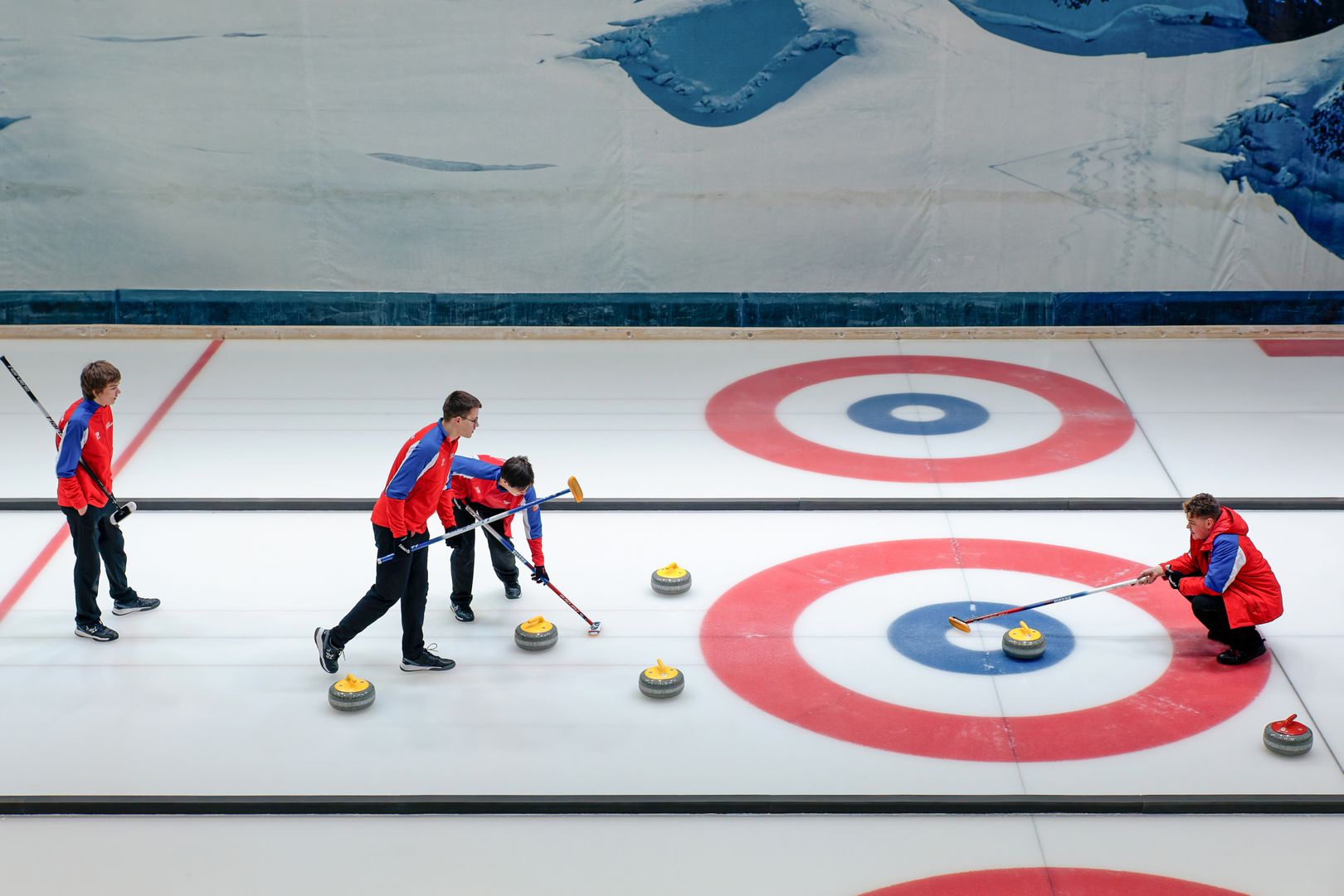 Соревнования по керлингу