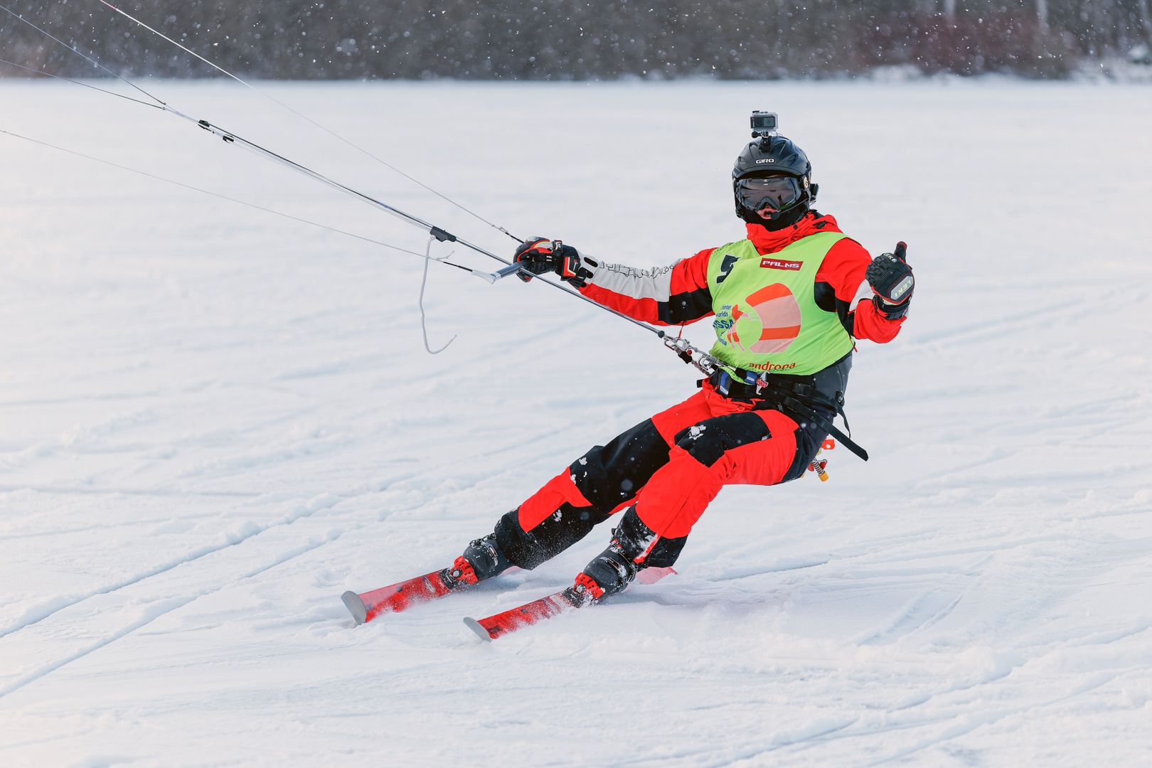 Сноукайтинг на озере Сенеж. Фото: https://медиасток.рф/