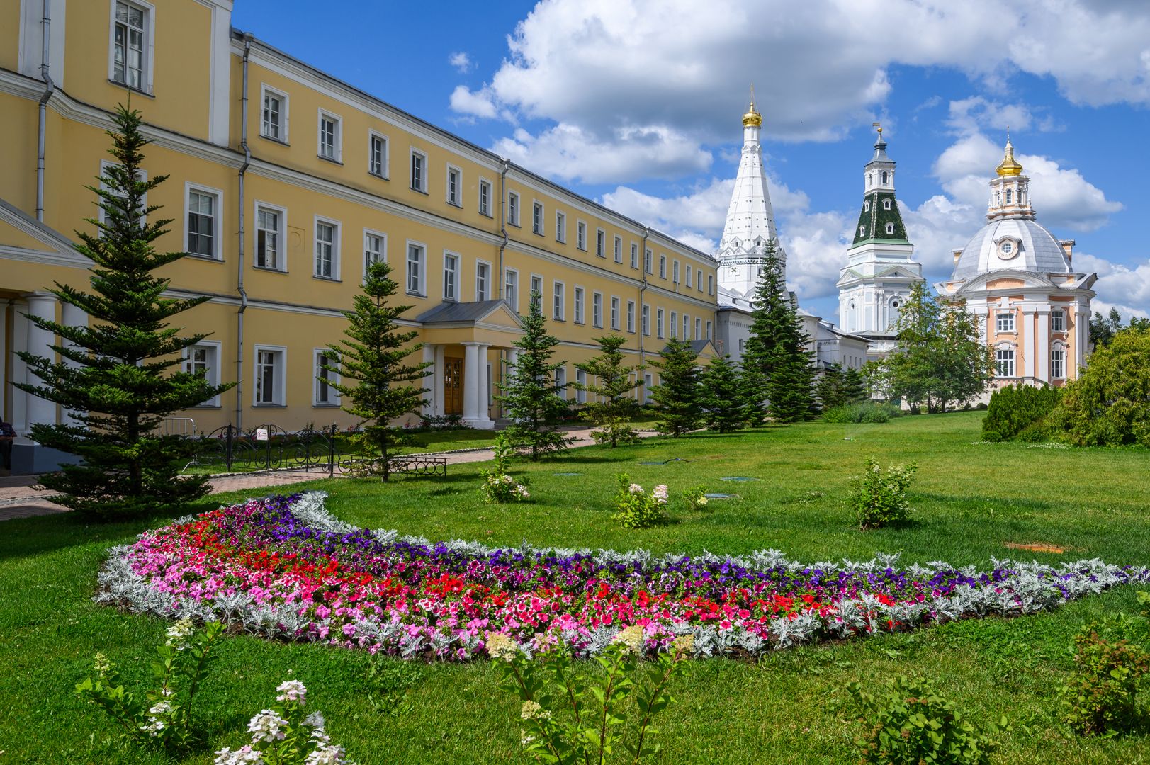 Троице-Сергиева лавра. Источник фото: https://медиасток.рф/