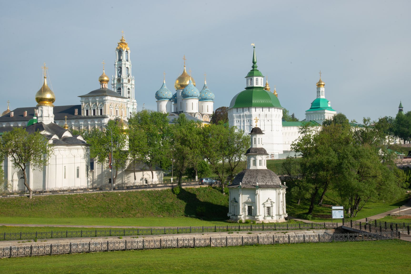 Троице-Сергиева лавра в Сергиевом Посаде. Источник фото: https://медиасток.рф/